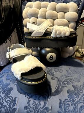 Dr Martens White Voss Quad Fluffy Sandals size 7/EU 38